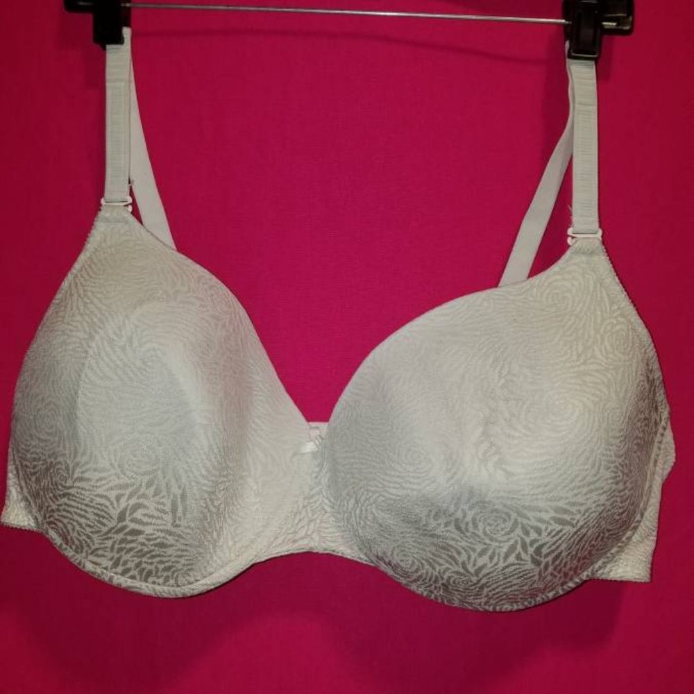 Q-T Intimates 6621 Wireless White Bra (T=24)